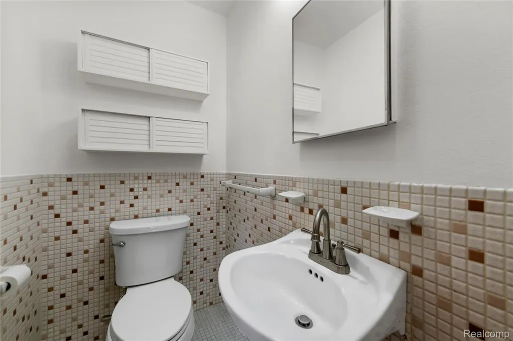 28031 Lorraine Avenue Warren City MI 48093