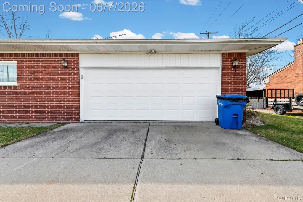 28031 Lorraine Avenue Warren City MI 48093