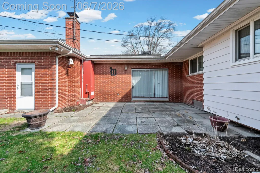 28031 Lorraine Avenue Warren City MI 48093