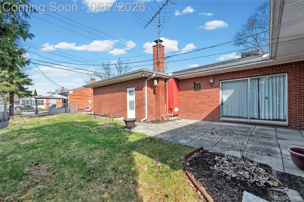 28031 Lorraine Avenue Warren City MI 48093