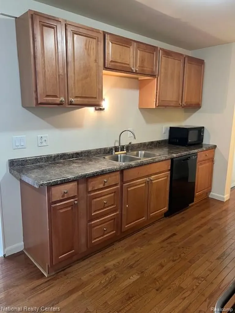 37543 Colonial Drive Westland City MI 48185