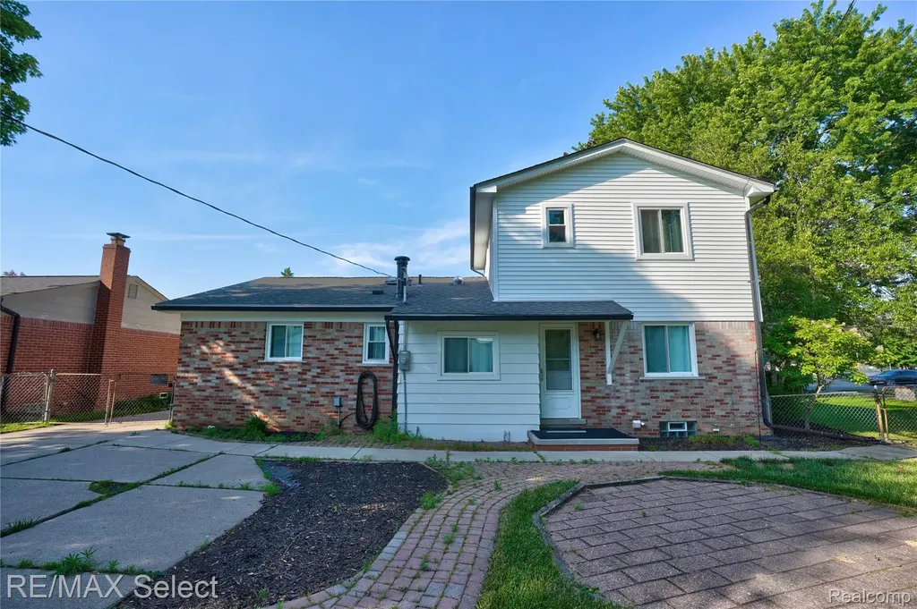 24050 Lakewood Street St. Clair Shores City MI 48082