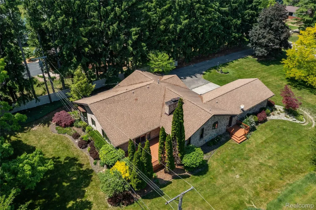 11050 Wealthy Lane Bruce Township MI 48065