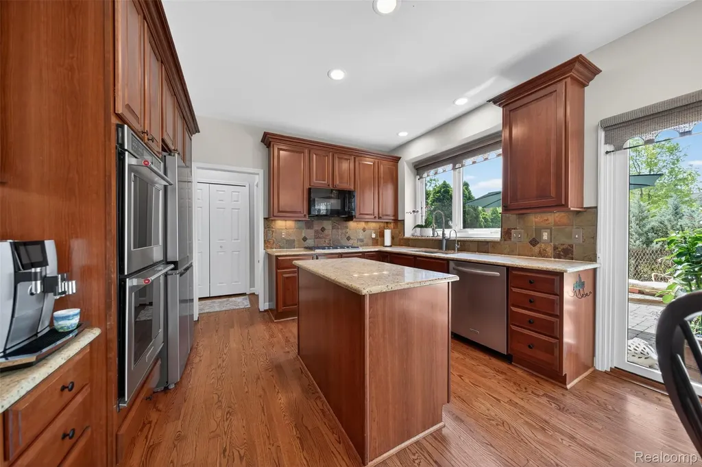 41621 Hempshire Street Novi City MI 48375