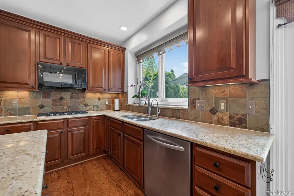41621 Hempshire Street Novi City MI 48375