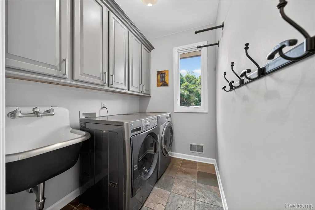 41621 Hempshire Street Novi City MI 48375