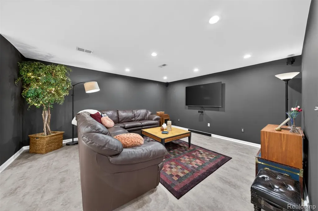 41621 Hempshire Street Novi City MI 48375