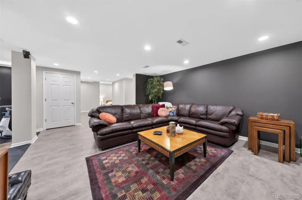 41621 Hempshire Street Novi City MI 48375