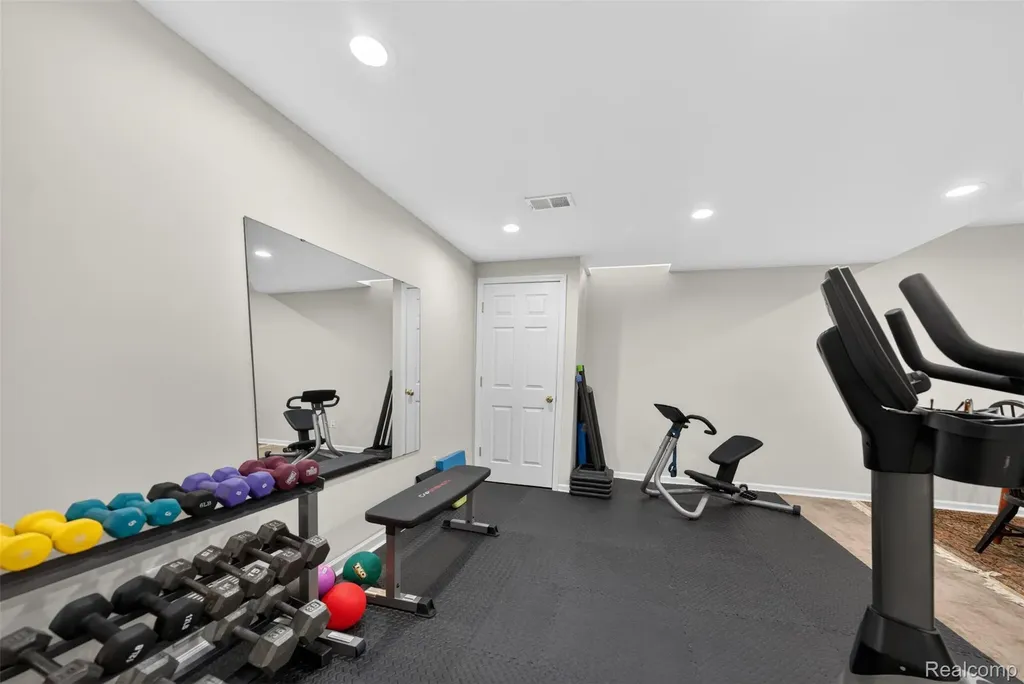 41621 Hempshire Street Novi City MI 48375