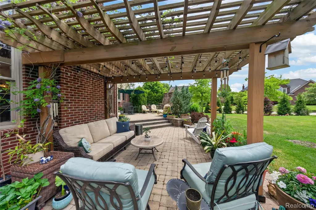 41621 Hempshire Street Novi City MI 48375