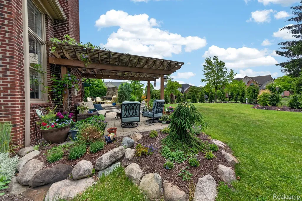 41621 Hempshire Street Novi City MI 48375