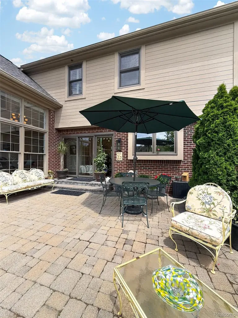 41621 Hempshire Street Novi City MI 48375