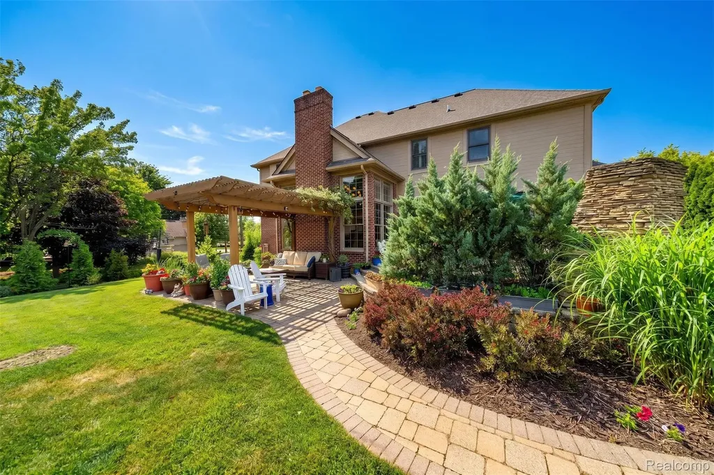 41621 Hempshire Street Novi City MI 48375