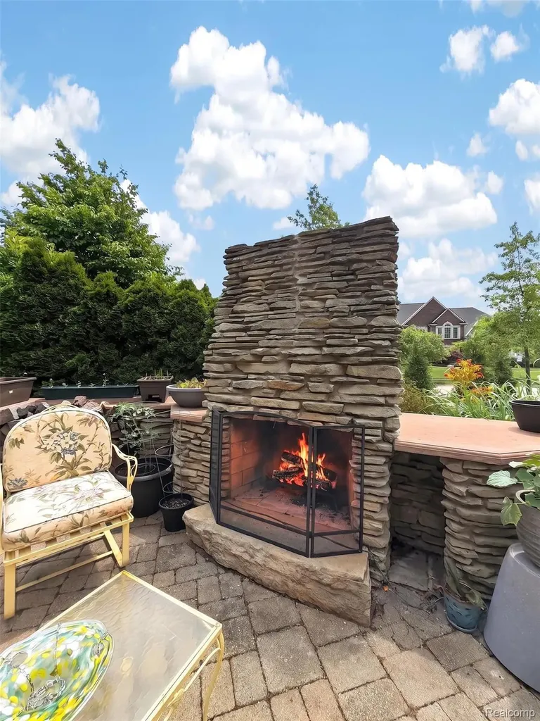 41621 Hempshire Street Novi City MI 48375