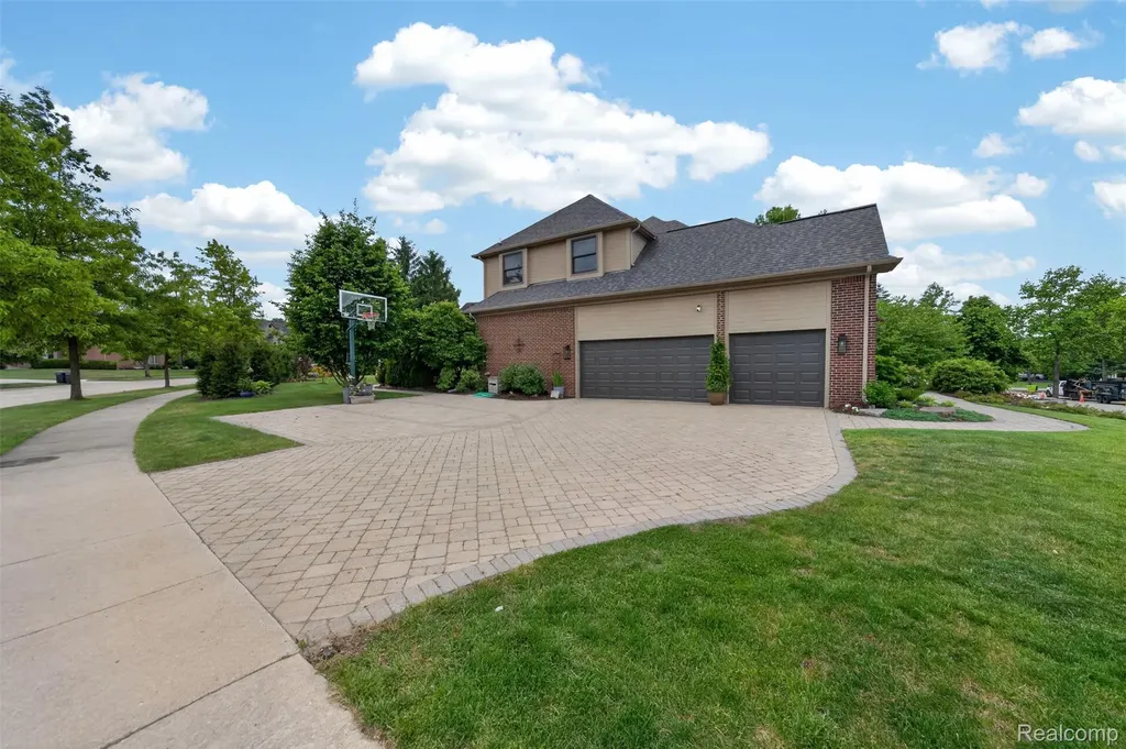41621 Hempshire Street Novi City MI 48375