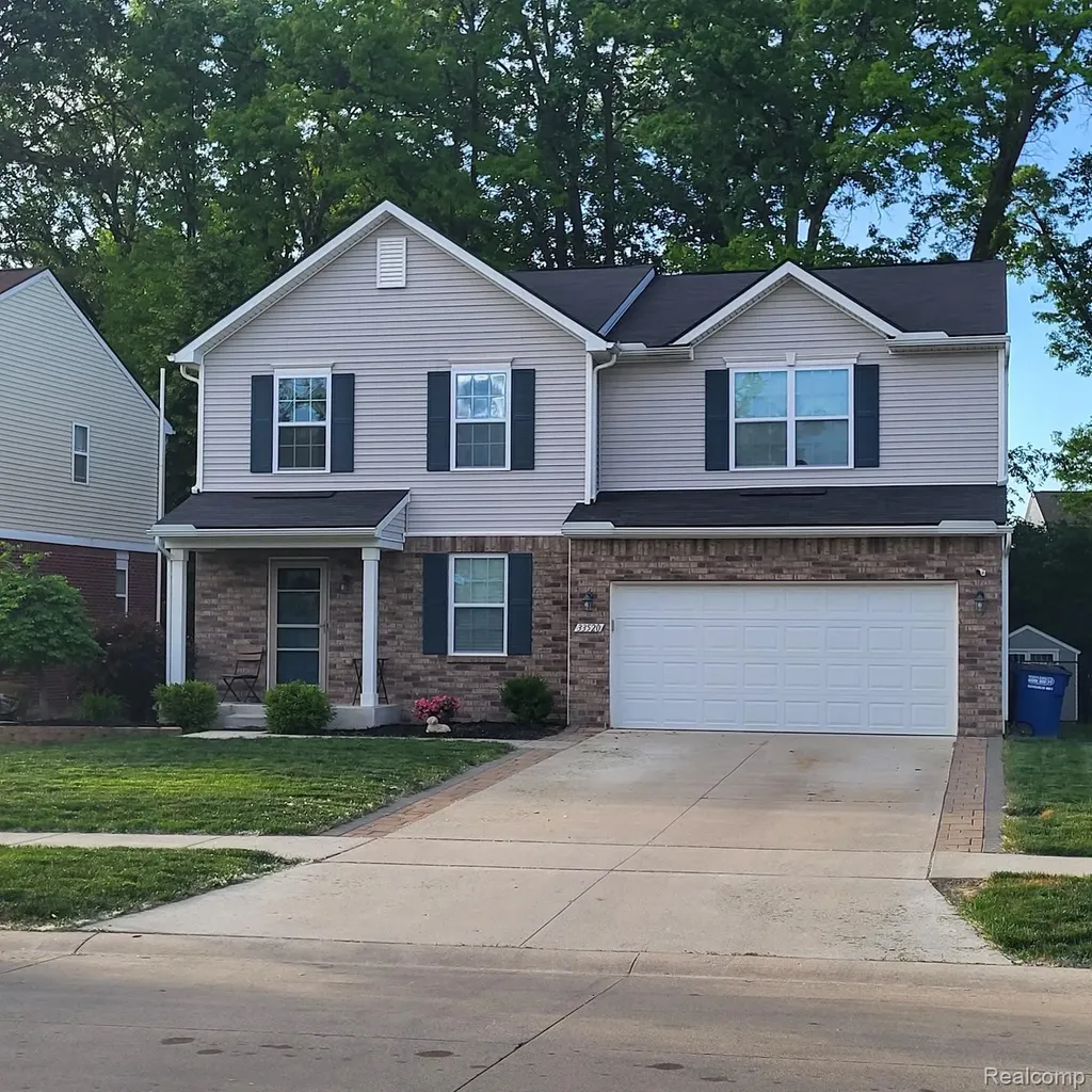 33520 Birchlawn Westland City MI 48185