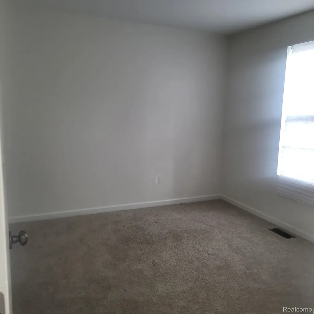 33520 Birchlawn Westland City MI 48185