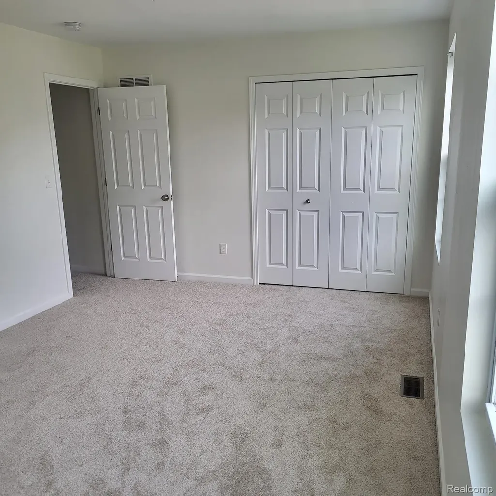 33520 Birchlawn Westland City MI 48185