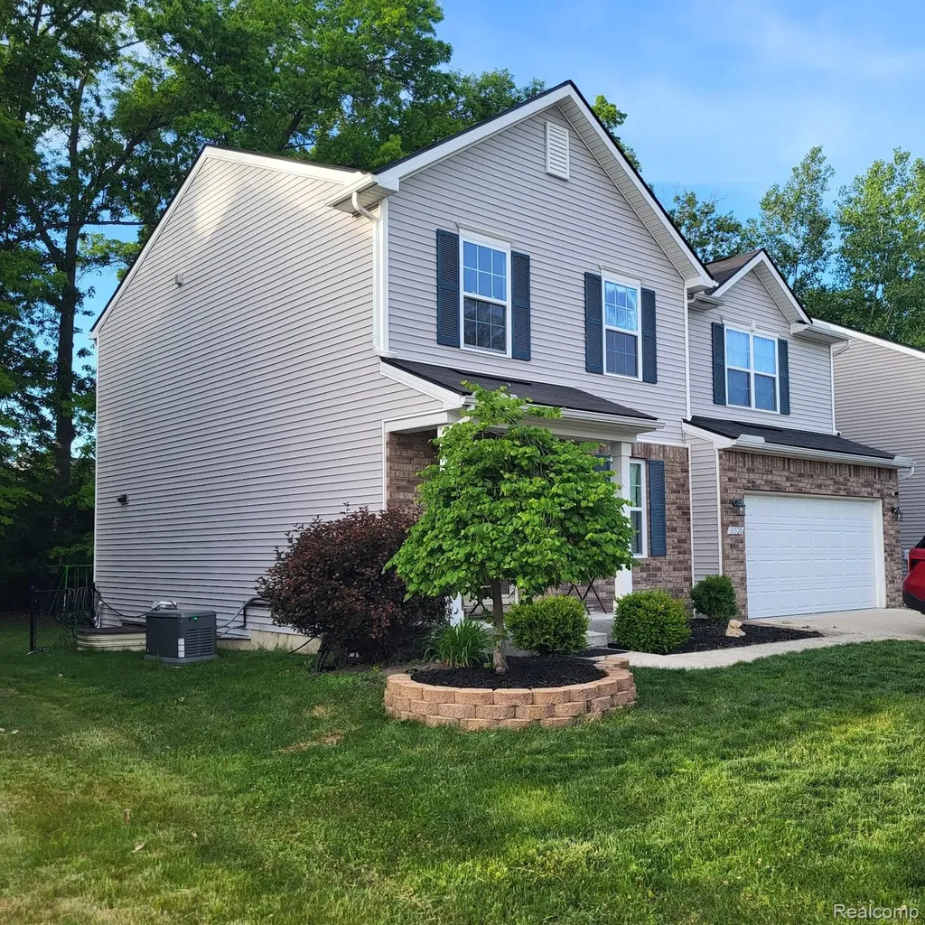 33520 Birchlawn Westland City MI 48185
