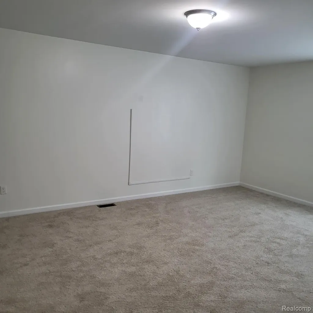 33520 Birchlawn Westland City MI 48185