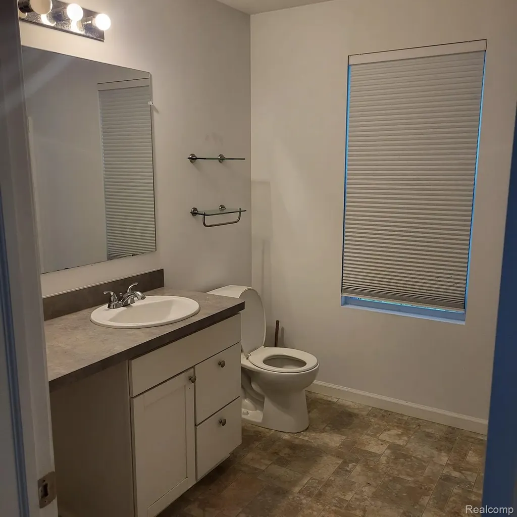 33520 Birchlawn Westland City MI 48185
