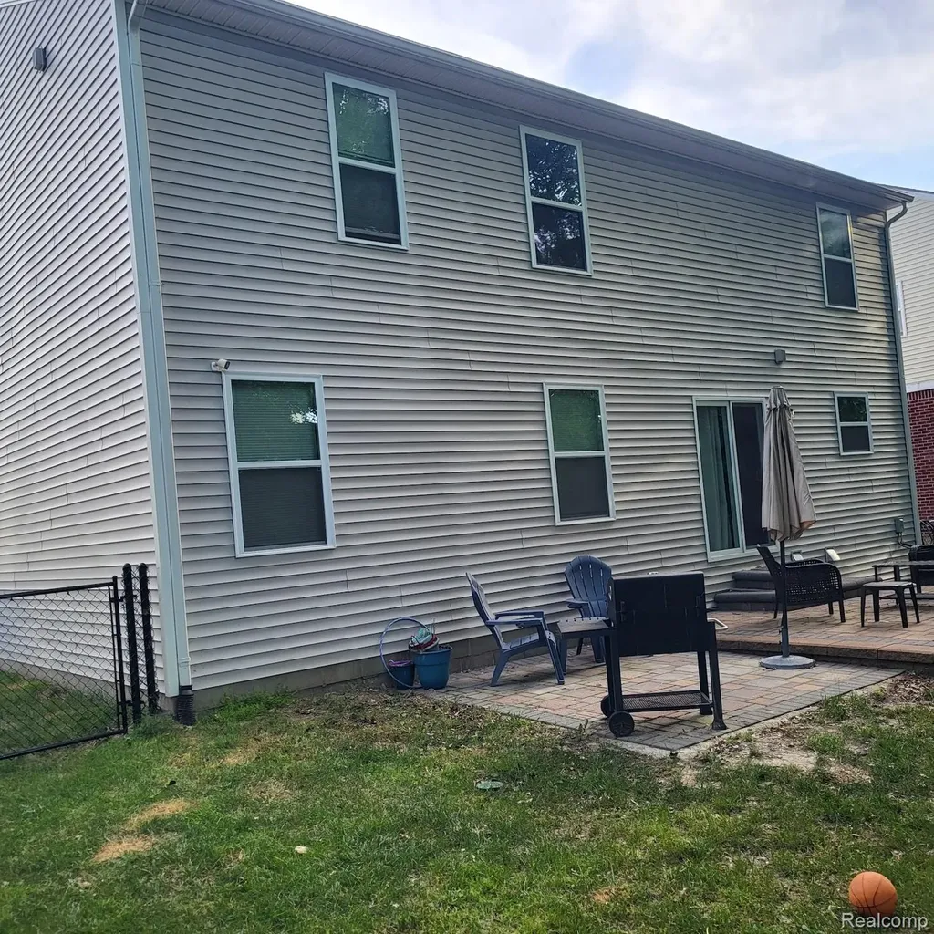 33520 Birchlawn Westland City MI 48185