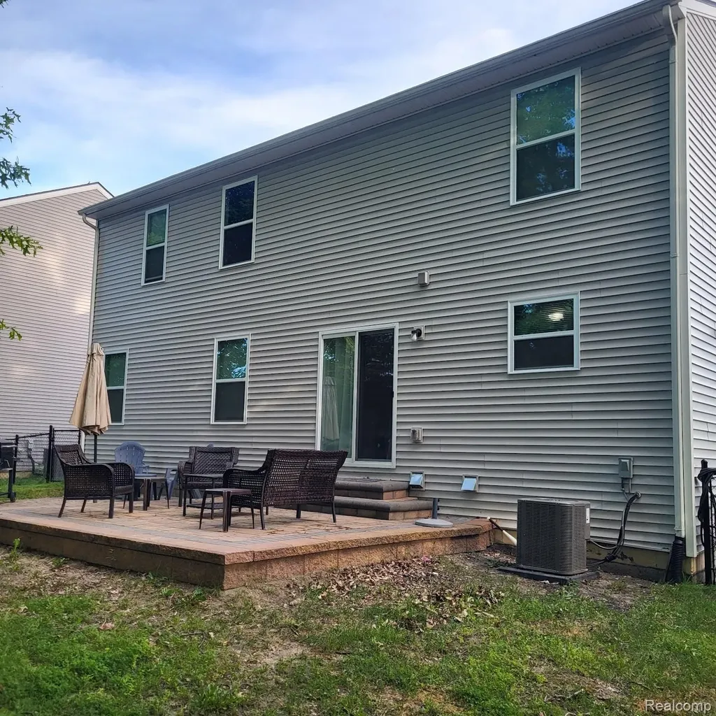 33520 Birchlawn Westland City MI 48185