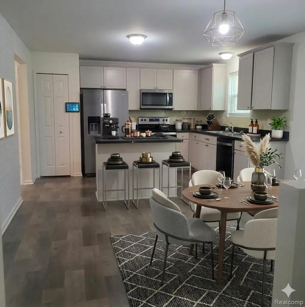 33520 Birchlawn Westland City MI 48185