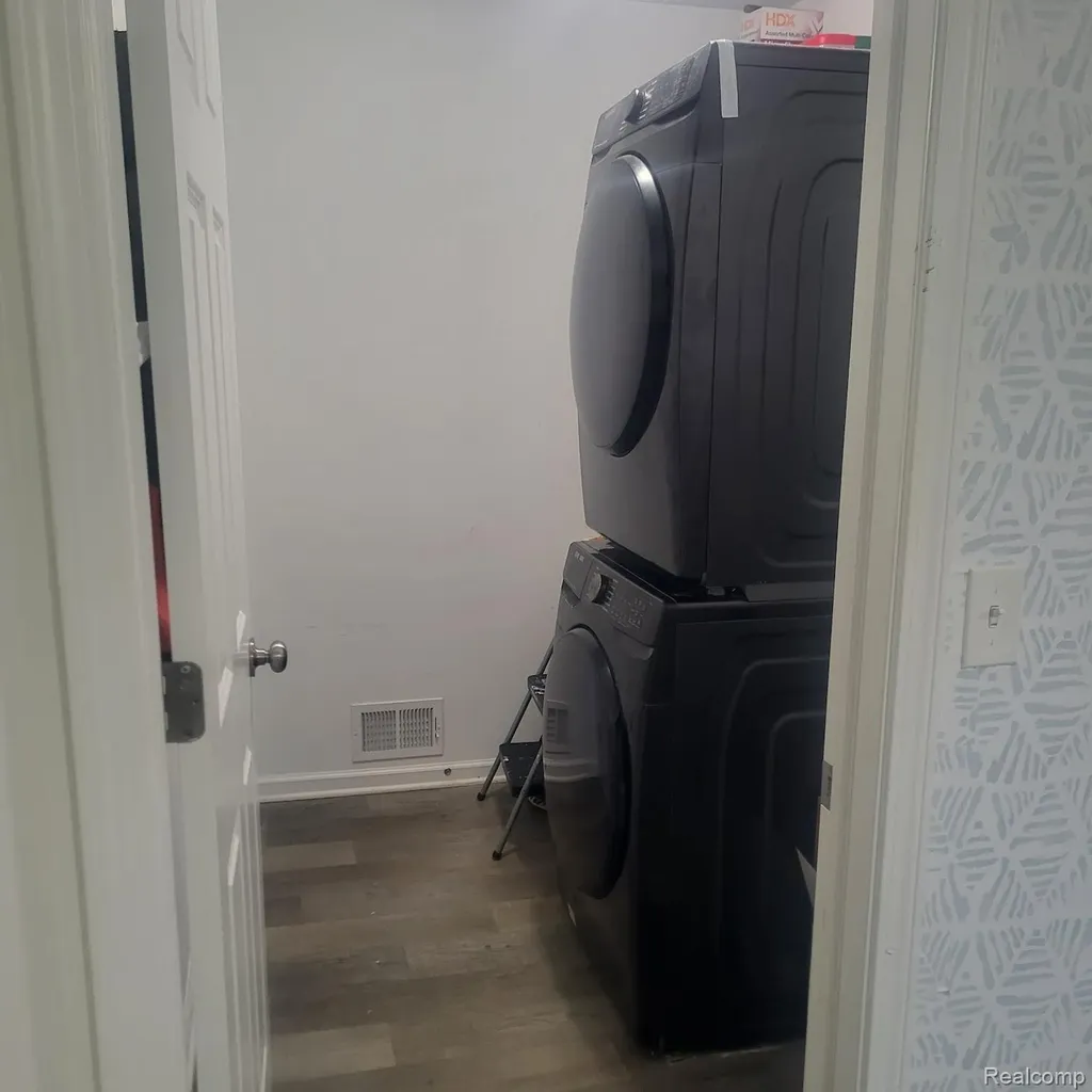 33520 Birchlawn Westland City MI 48185