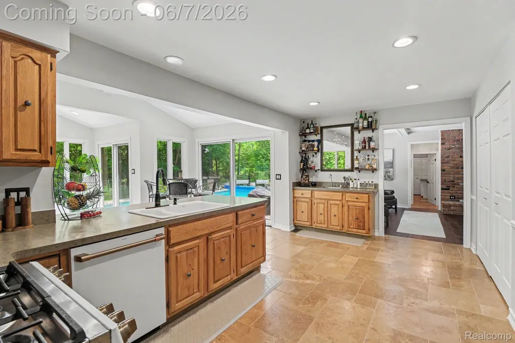 4071 Shore Crest Drive West Bloomfield Charter Township MI 48323