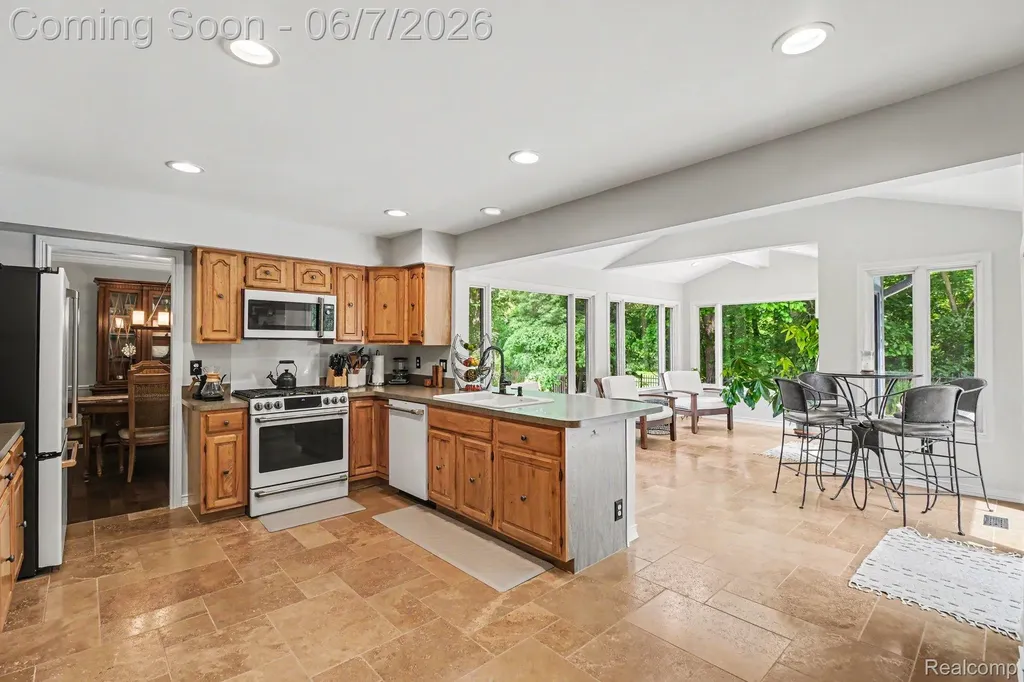 4071 Shore Crest Drive West Bloomfield Charter Township MI 48323