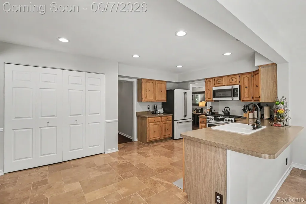 4071 Shore Crest Drive West Bloomfield Charter Township MI 48323