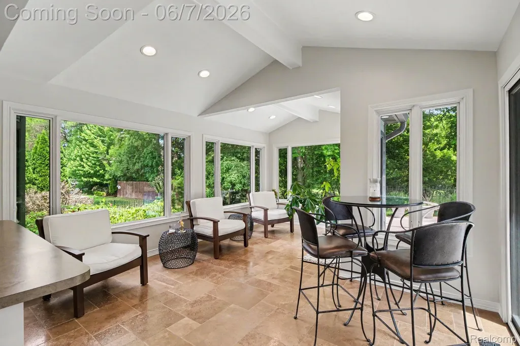 4071 Shore Crest Drive West Bloomfield Charter Township MI 48323