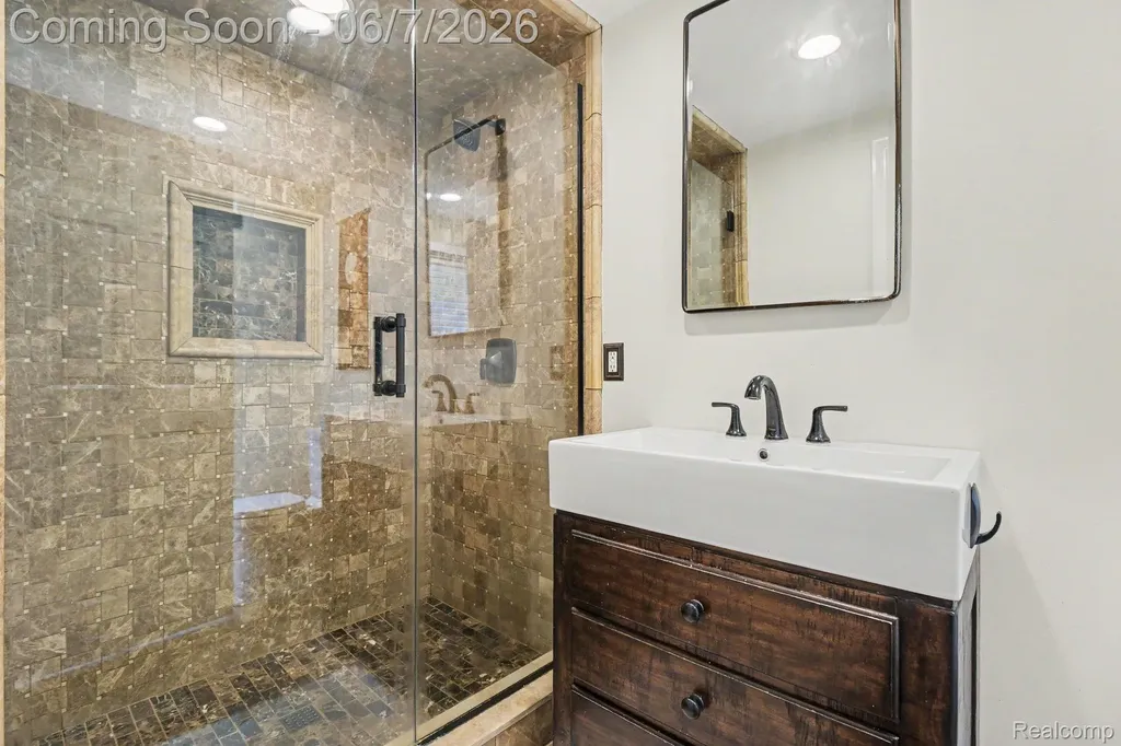 4071 Shore Crest Drive West Bloomfield Charter Township MI 48323