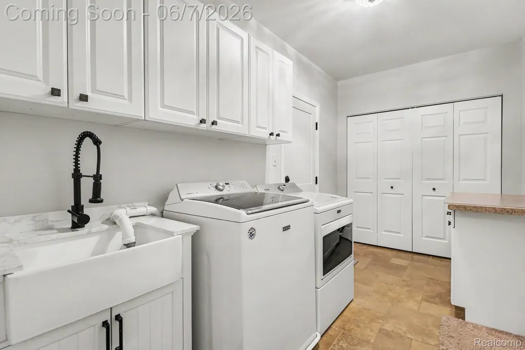 4071 Shore Crest Drive West Bloomfield Charter Township MI 48323