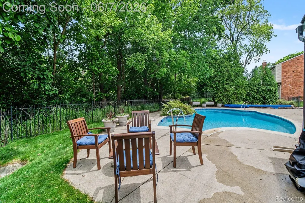 4071 Shore Crest Drive West Bloomfield Charter Township MI 48323