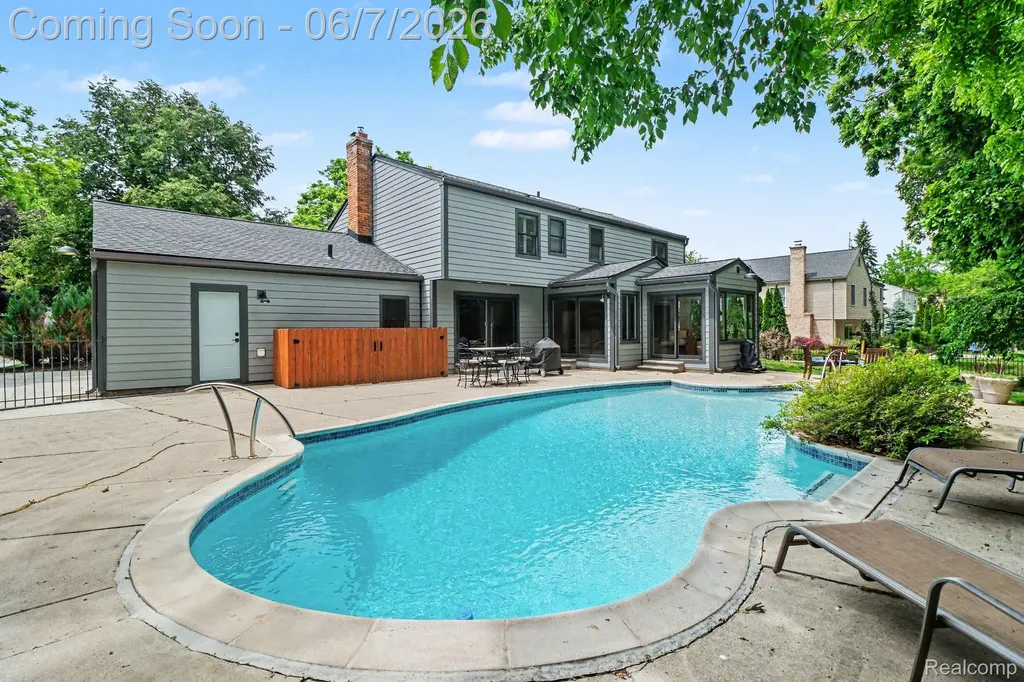4071 Shore Crest Drive West Bloomfield Charter Township MI 48323