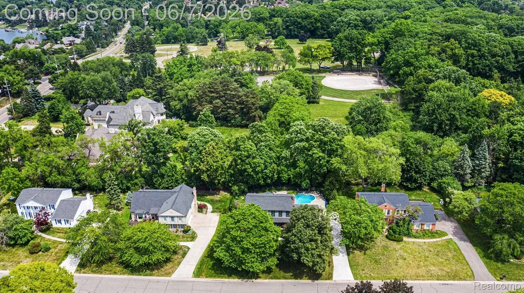 4071 Shore Crest Drive West Bloomfield Charter Township MI 48323