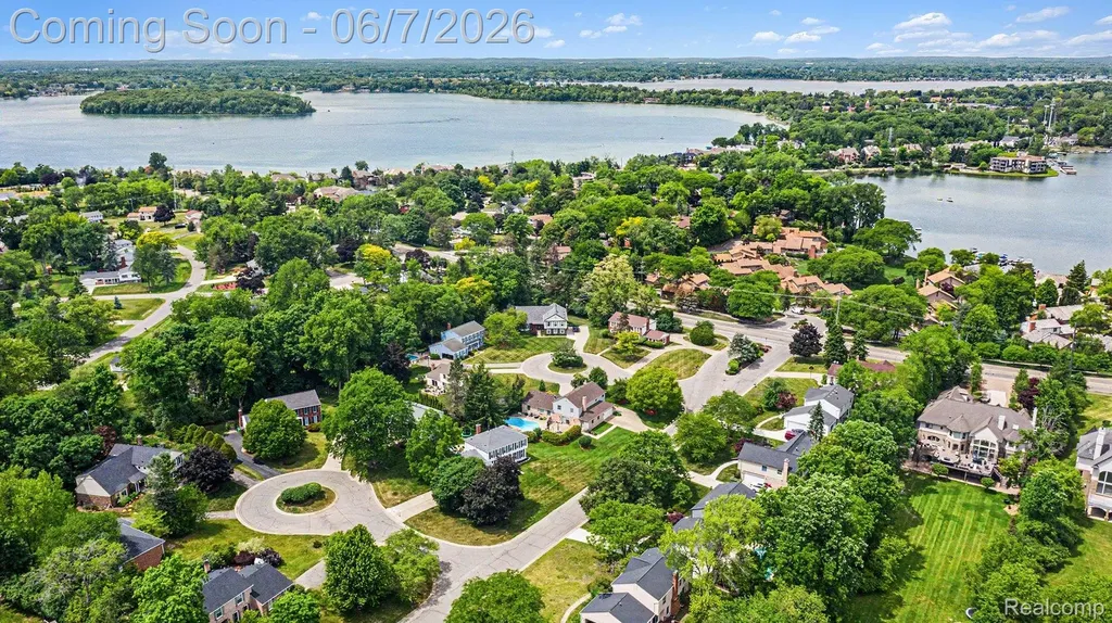 4071 Shore Crest Drive West Bloomfield Charter Township MI 48323