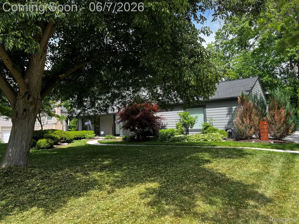 4071 Shore Crest Drive West Bloomfield Charter Township MI 48323