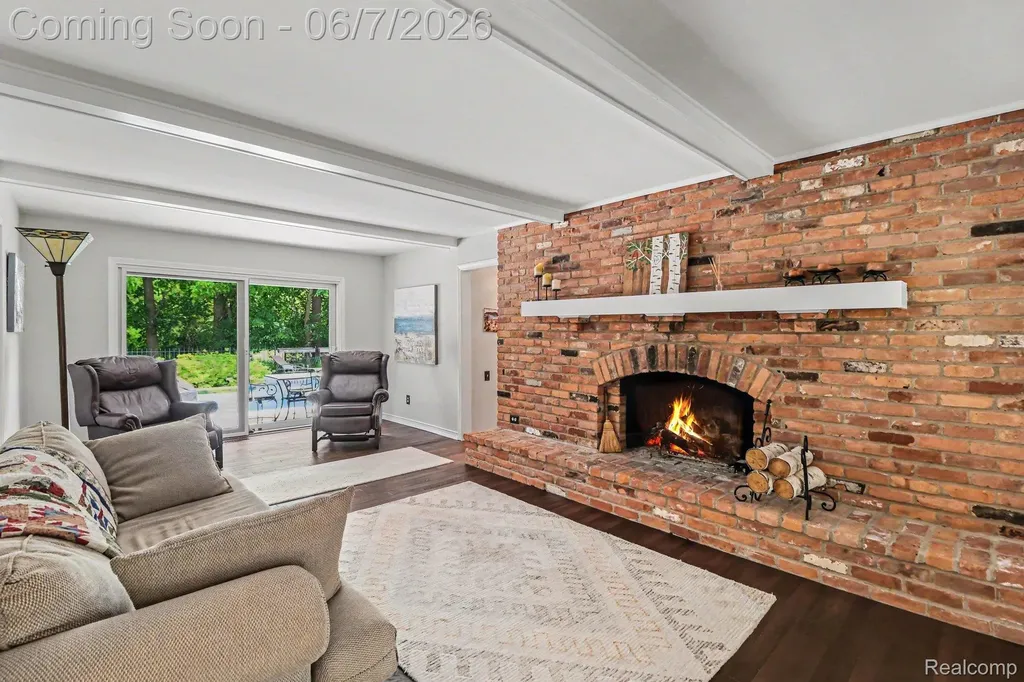 4071 Shore Crest Drive West Bloomfield Charter Township MI 48323