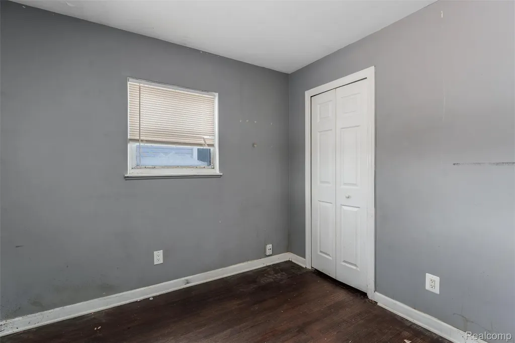 13335 Charlotte Avenue Warren City MI 48089