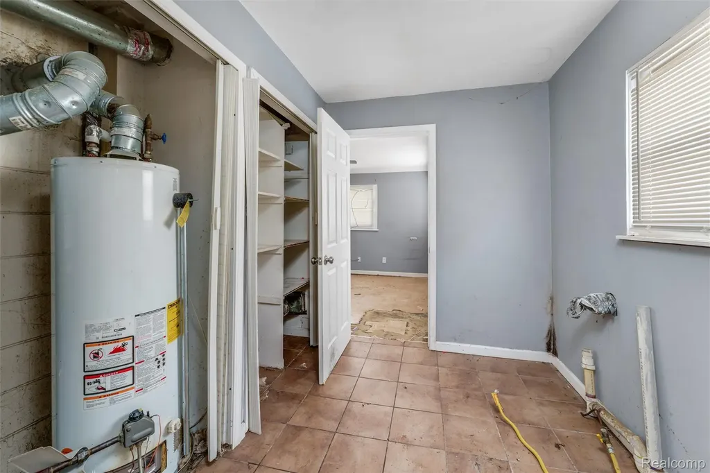 13335 Charlotte Avenue Warren City MI 48089