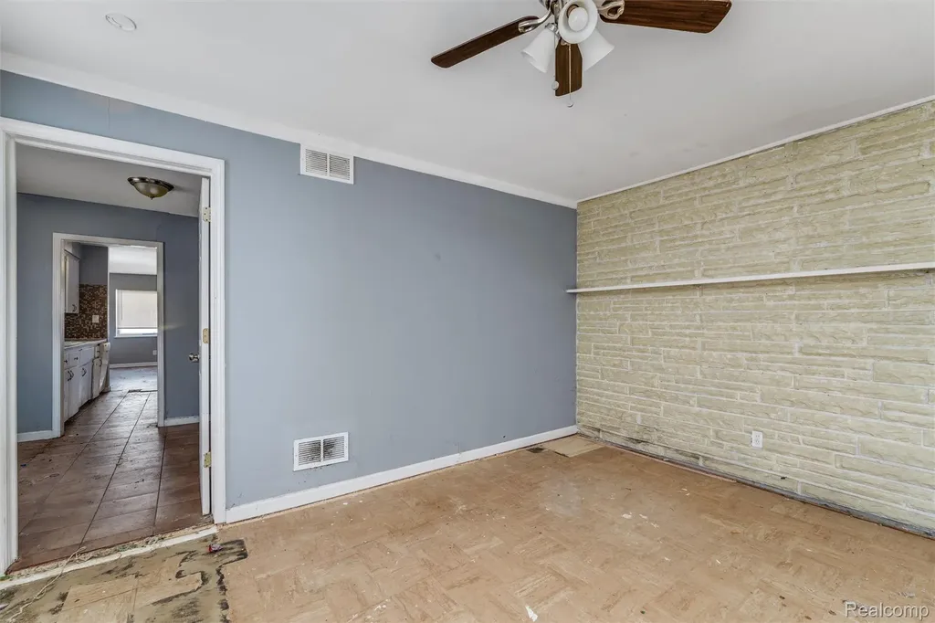 13335 Charlotte Avenue Warren City MI 48089