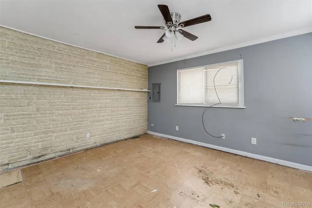 13335 Charlotte Avenue Warren City MI 48089