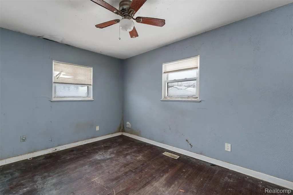 13335 Charlotte Avenue Warren City MI 48089