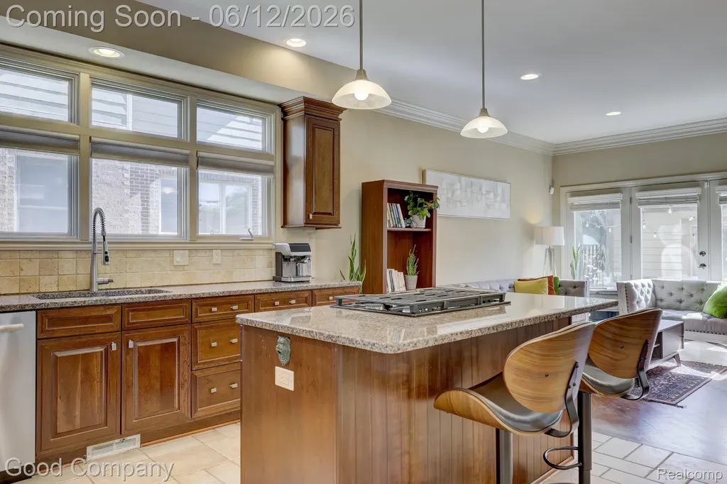721 S Kenwood Avenue Royal Oak City MI 48067