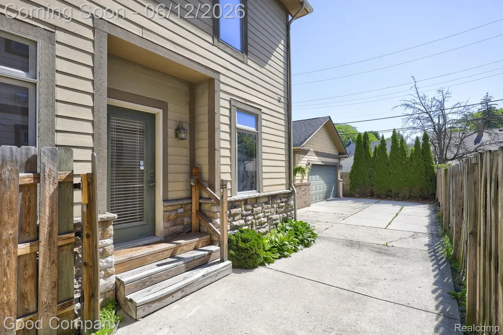 721 S Kenwood Avenue Royal Oak City MI 48067