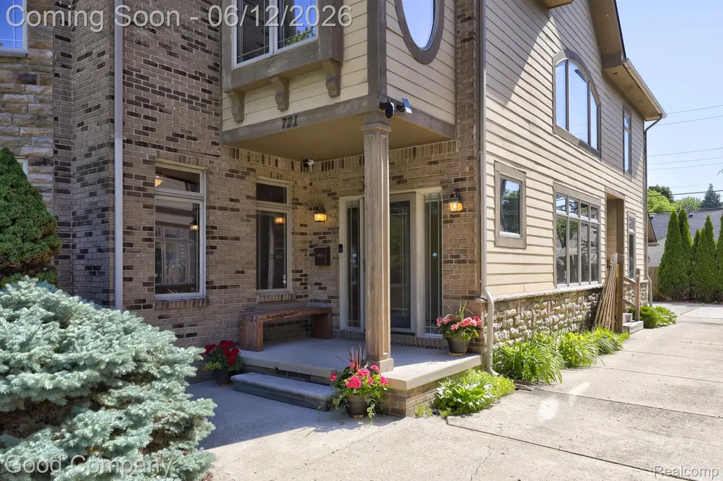 721 S Kenwood Avenue Royal Oak City MI 48067