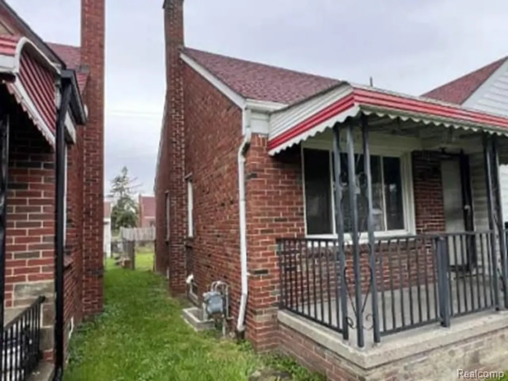 19609 Syracuse Street Detroit City MI 48234